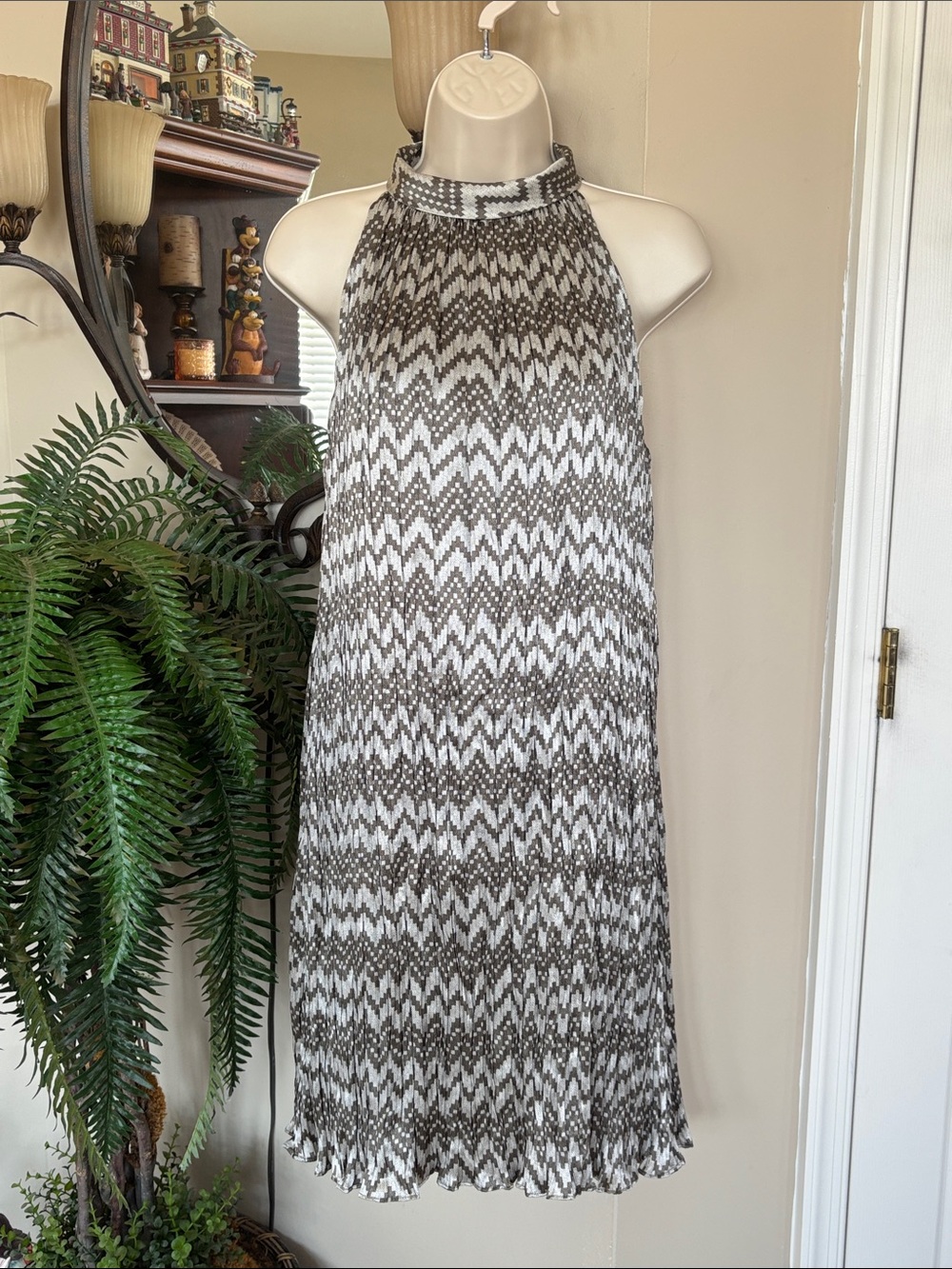 Antonio Melani 100% Silk Zigzag Pleated Sheen Sleeveless Halter Midi Dress Lined